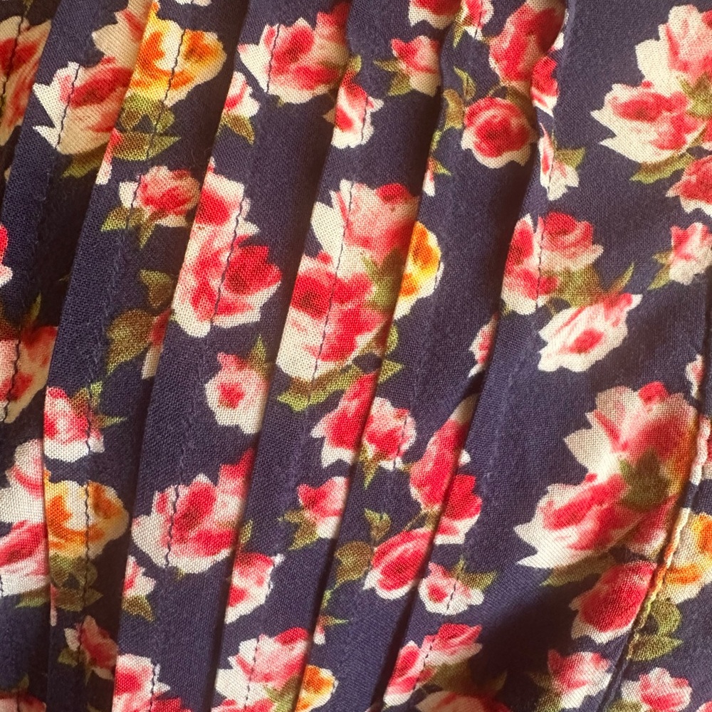 Woman Within Floral Blouse - Picture 4 of 7